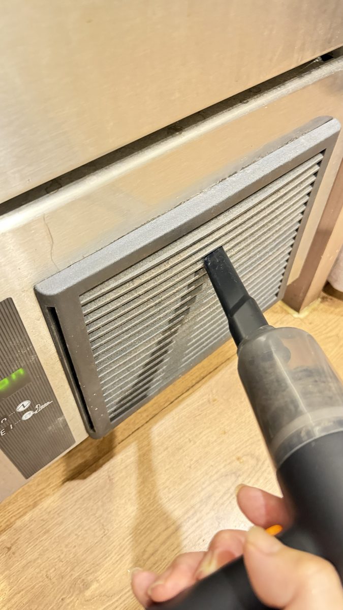 앞 그릴 먼지 흡입