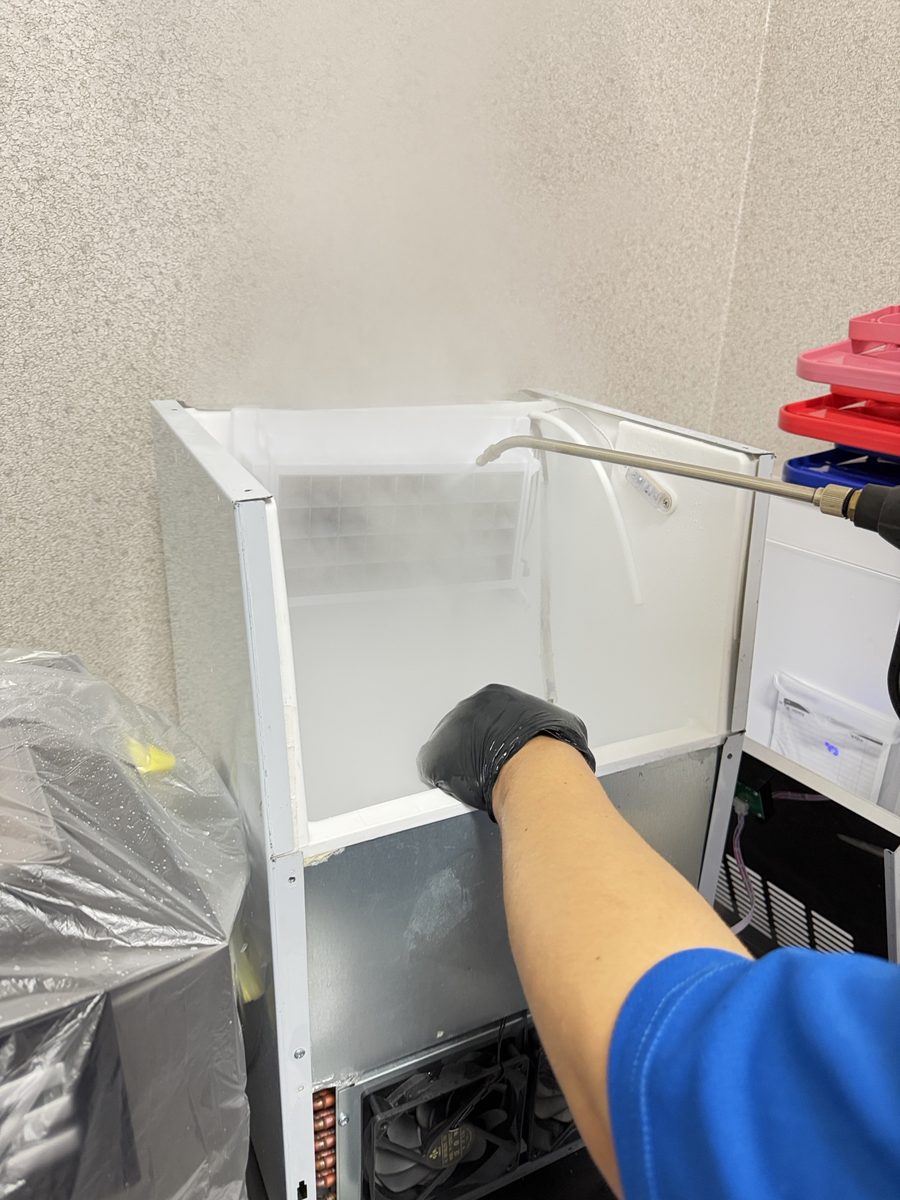 기계 안쪽 스팀 세척